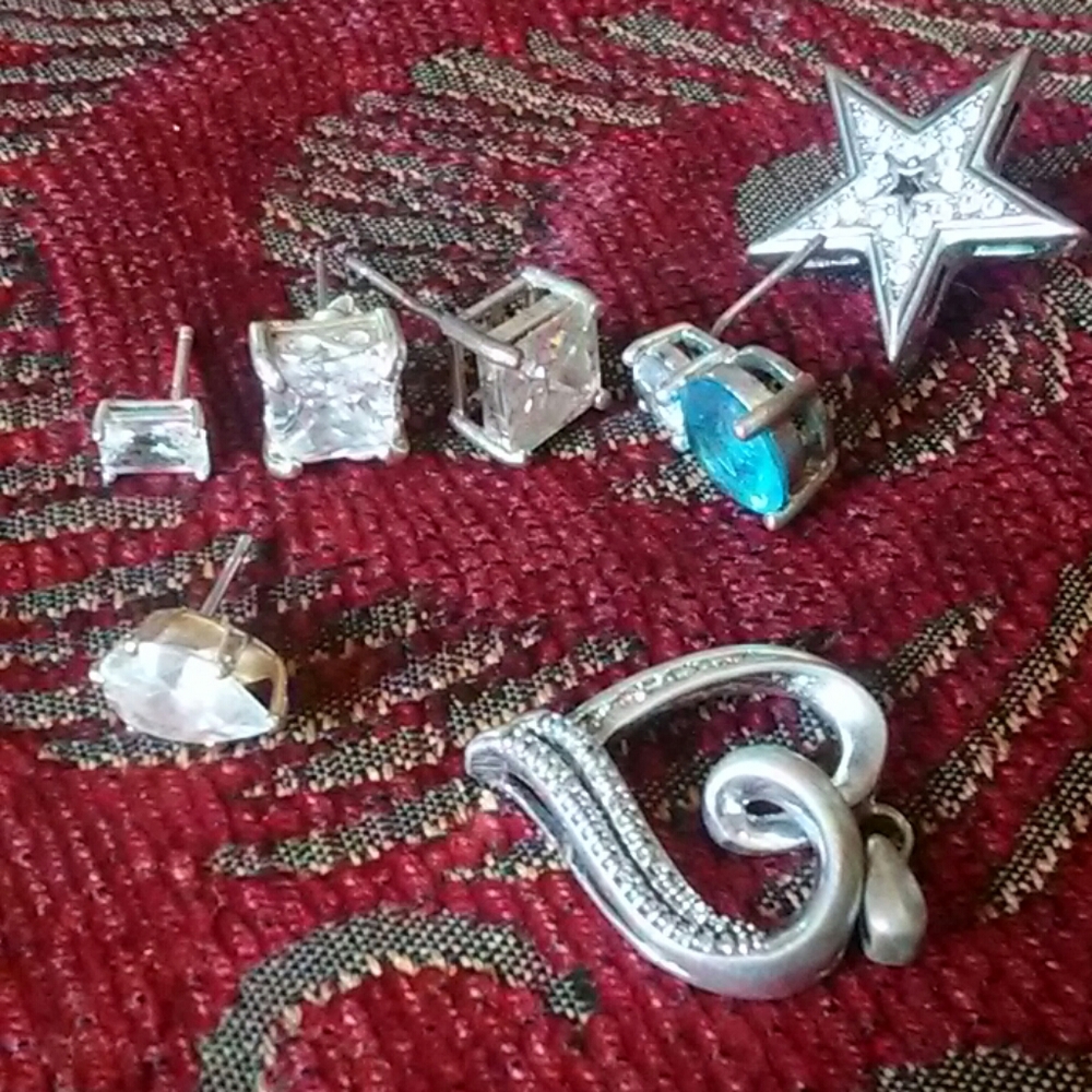 Random Single Earrings - image 1